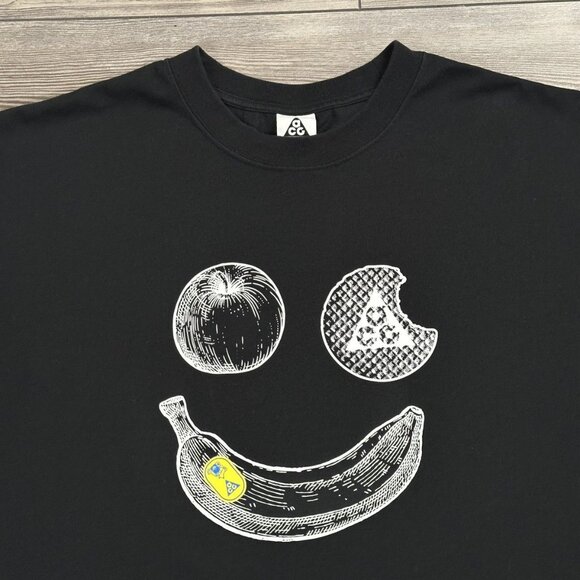 Nike ACG Hike Snacks T Shirt - Picture 2 of 5